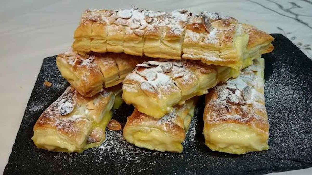 Chaussons crème pâtissière et amandes
