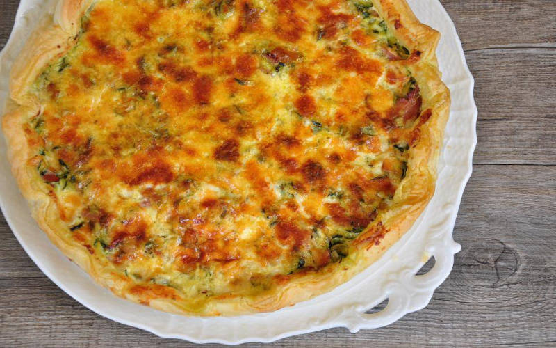 Tarte salée au bacon et courgettes