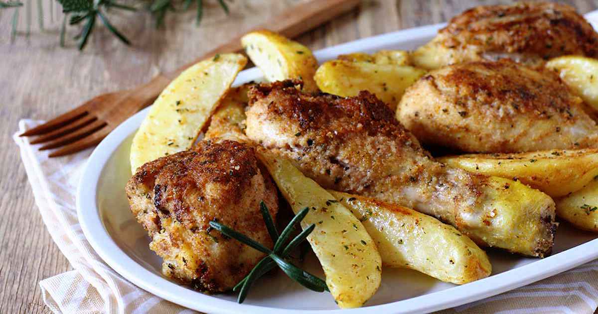 Pommes de terre et Cuisses de poulet panées au four