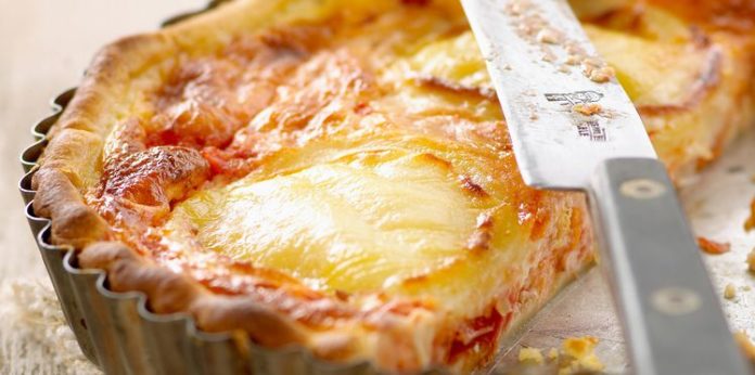 TARTE À LA TOMATE ET AU CHÈVRE