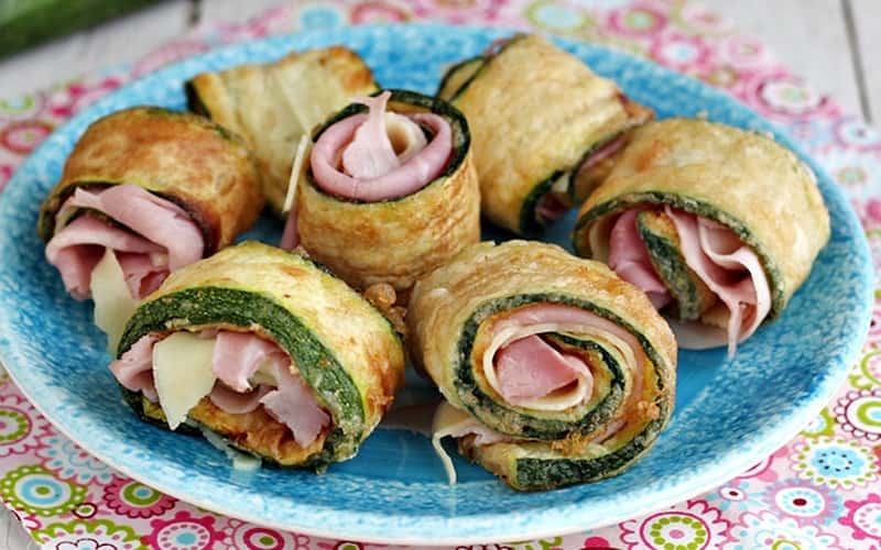 Rouleaux de courgettes frits