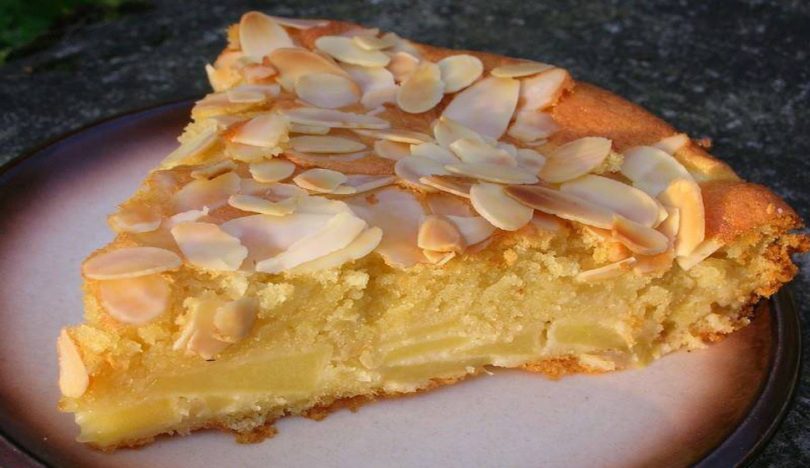 GÂTEAU MOELLEUX AUX POMMES ET AUX AMANDES