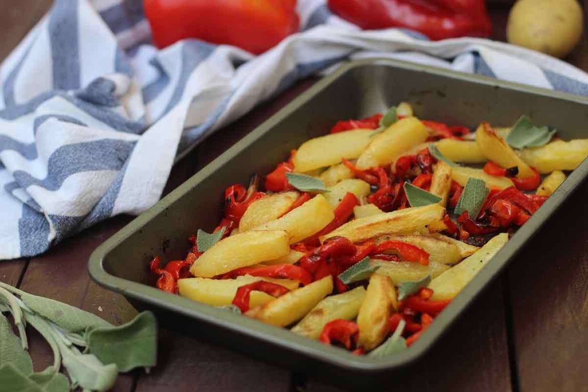 POMMES DE TERRE ET POIVRONS AU FOUR