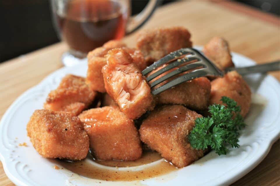 cubes de saumon croustillants