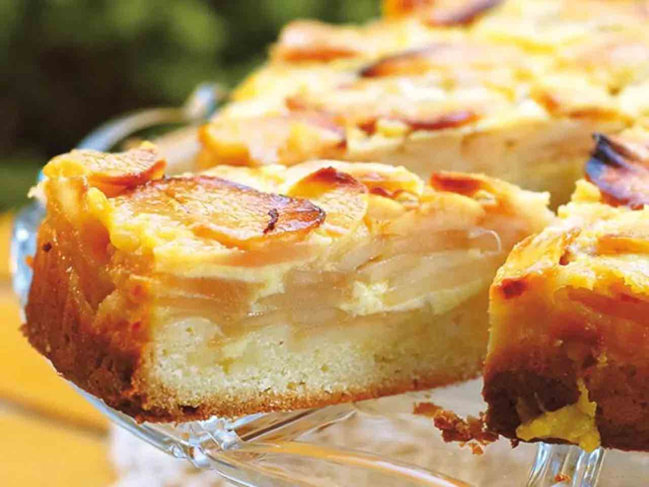 Gâteau aux pommes à la crème anglaise