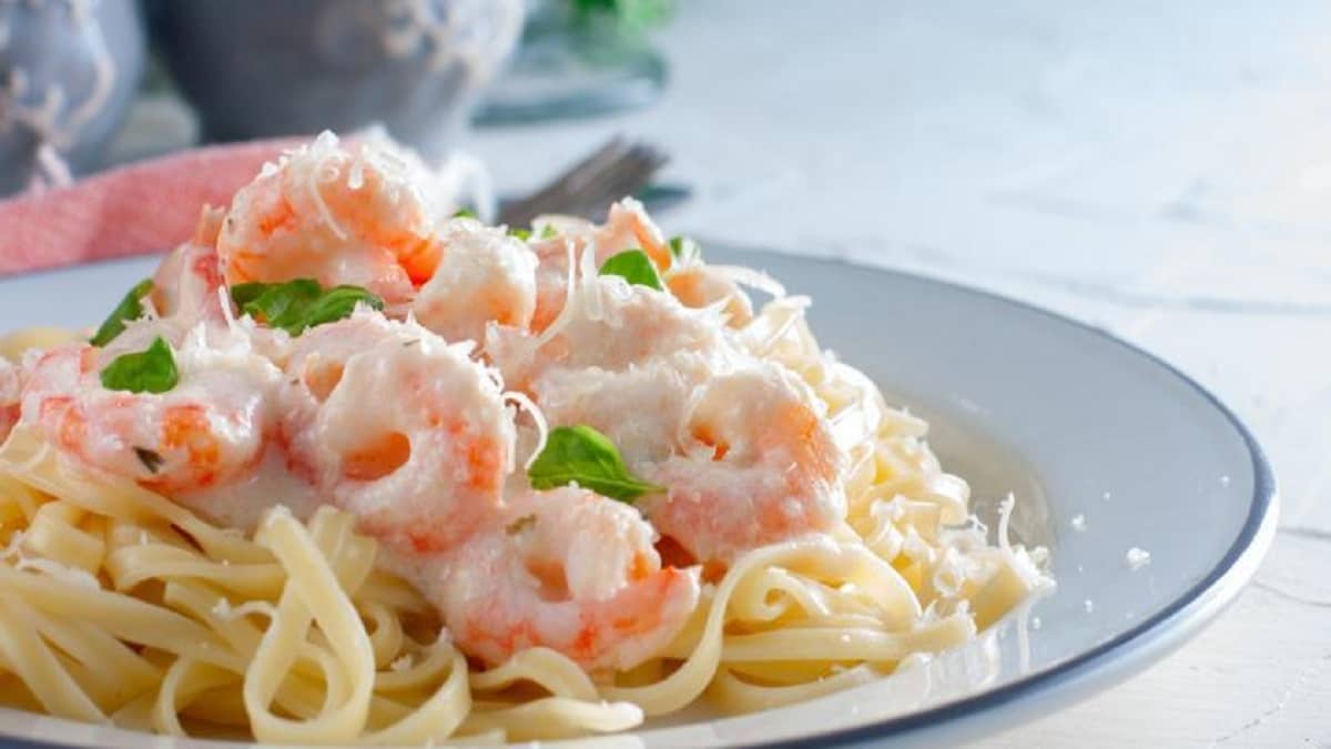 Les pâtes aux crevettes sauce Alfredo