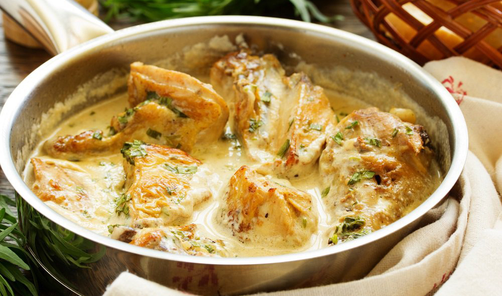 POULET EN FRICASSÉE À LA CRÈME