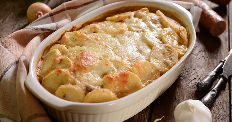 GRATIN DE POMMES DE TERRE À LA SAUCISSE