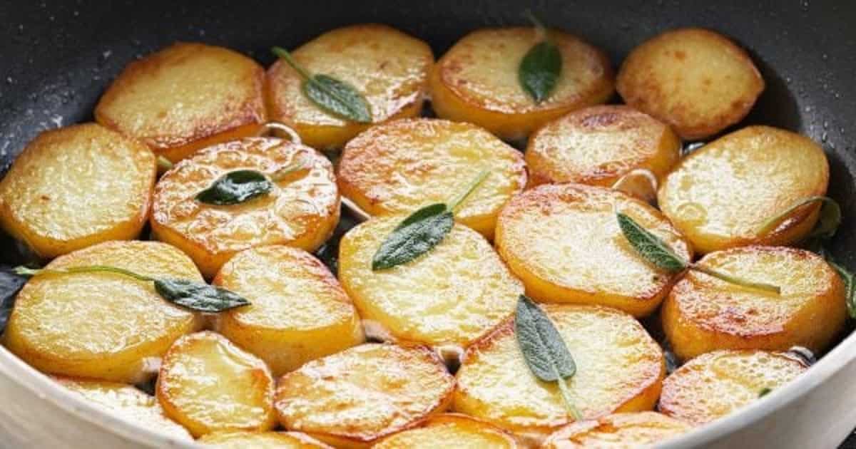 Pommes de terre en rondelles à la poêle