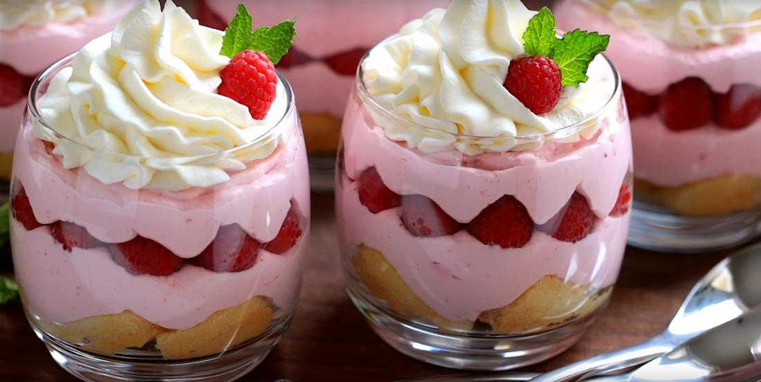 Charlotte à la mousse de framboises
