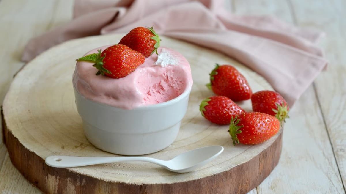 SOUFFLÉ GLACÉ AUX FRAISES