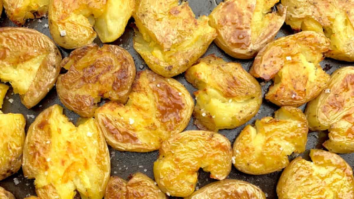 pommes de terre écrasées à l’ail et au thym