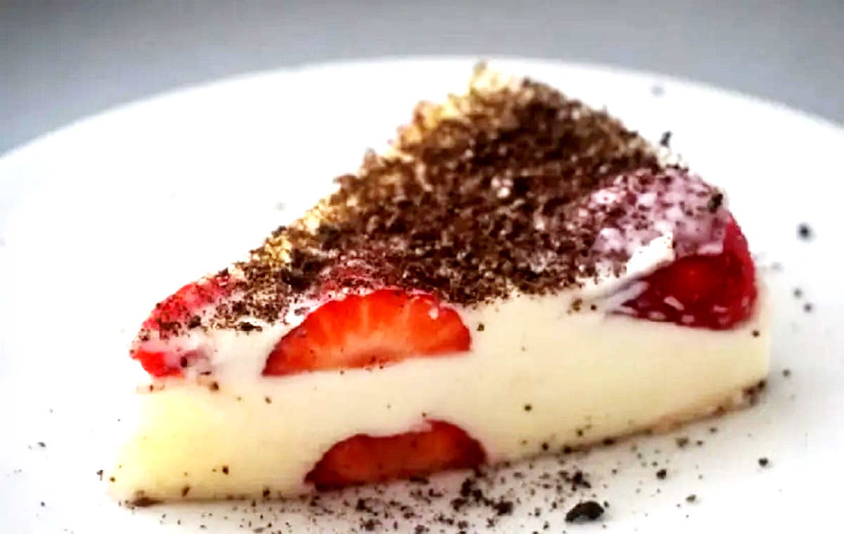 Gâteau moelleux au yaourt et fraises
