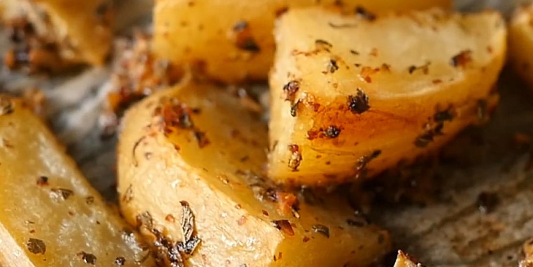 pommes de terre à l'ail et au citron à la grecque