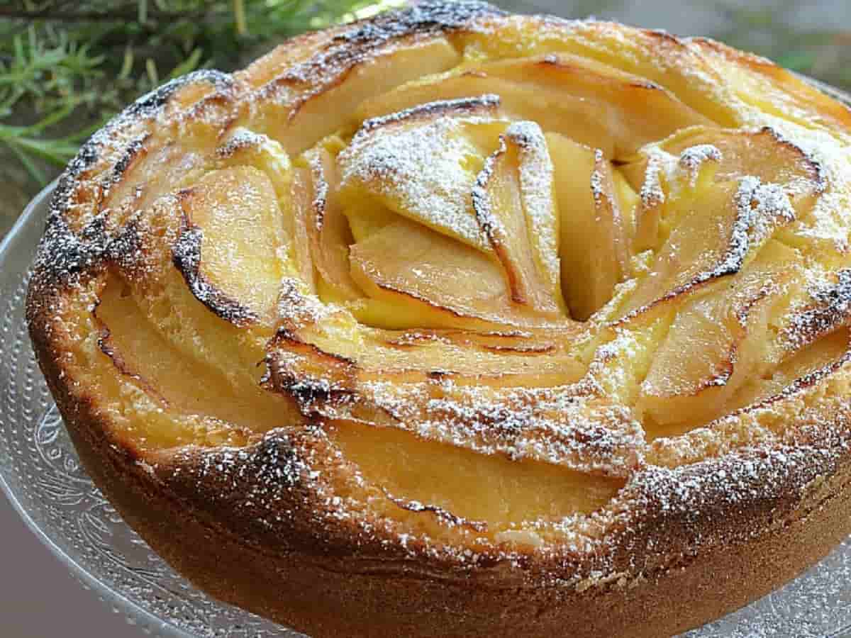 GÂTEAU AUX POMMES ET À LA CRÈME ANGLAISE