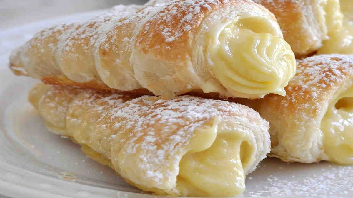 Cannoli farcis à la crème pâtissière