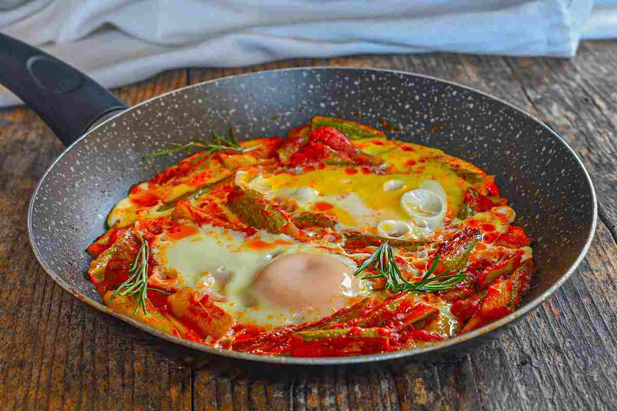Courgettes aux oeufs et à la tomate