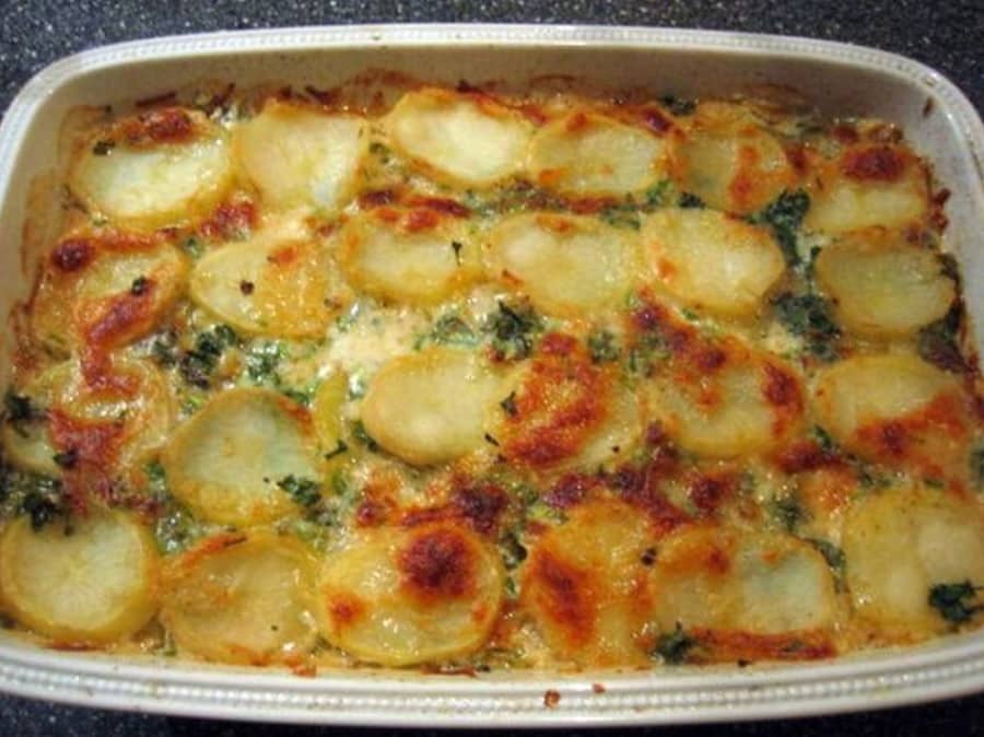Gratin de pommes de terre normand facile & savoureux.