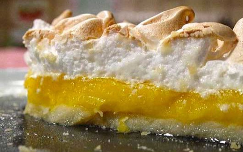 Tarte au citron meringuée authentique.