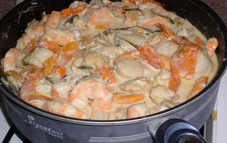 BLANQUETTE DE ST JACQUES ET CREVETTES