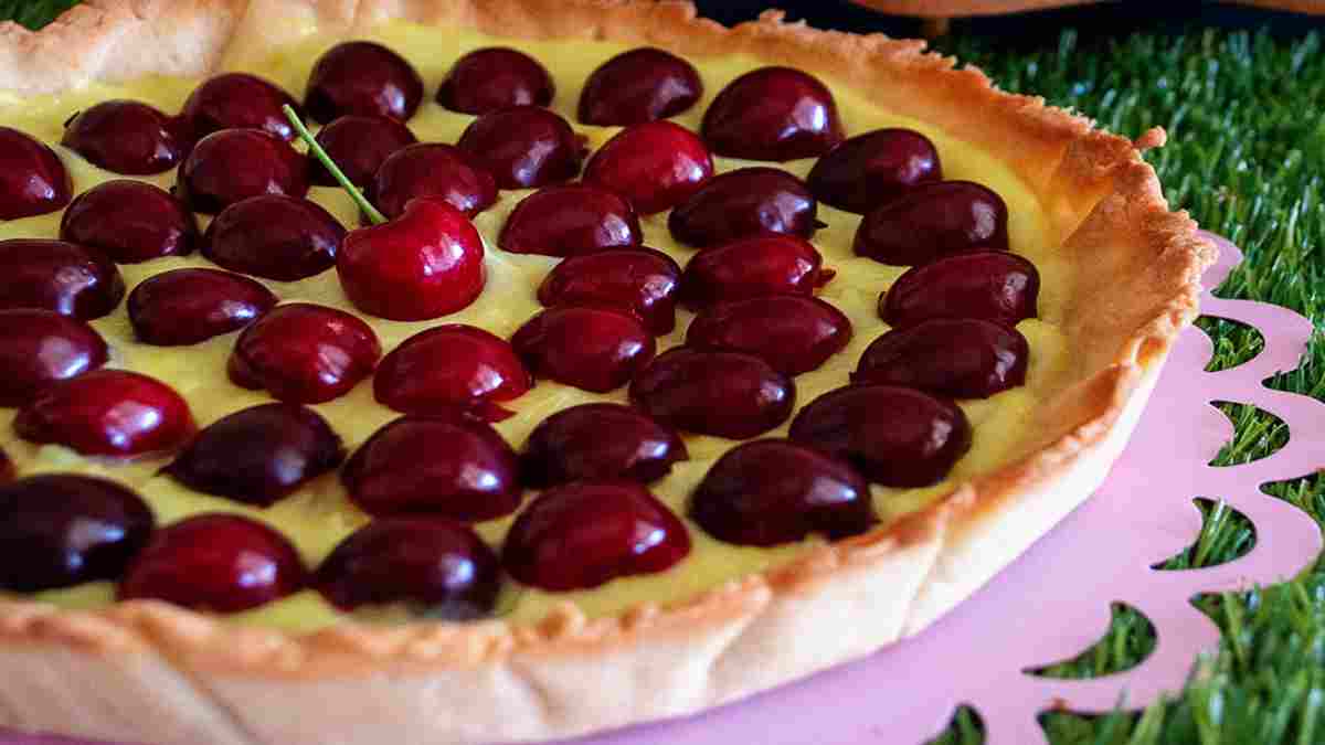 Tarte à la crème pâtissière et aux cerises